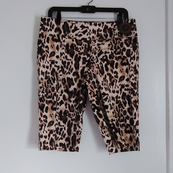 Cache Leopard print Bermuda Shorts 10 - Picture 7 of 8